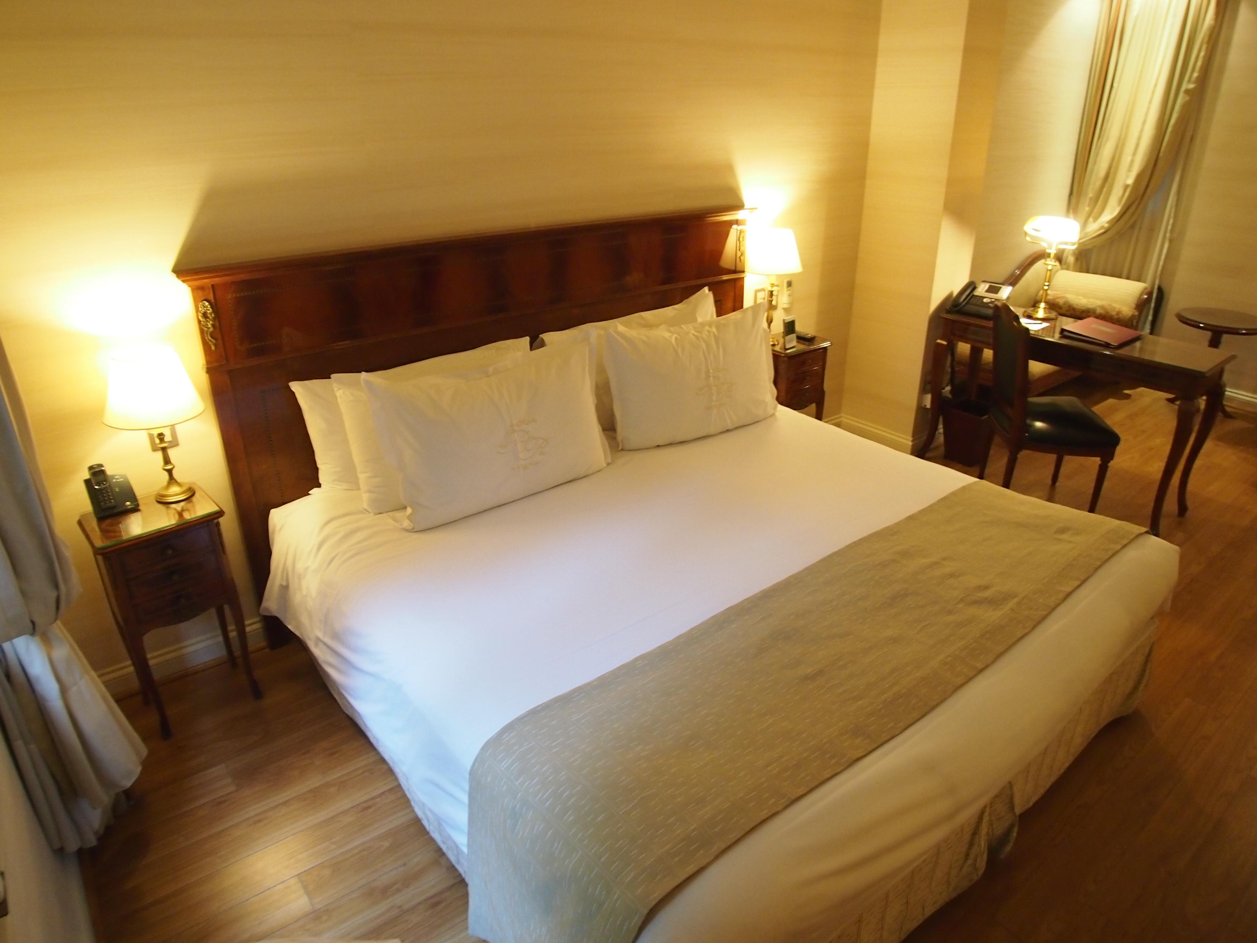Melia Recoleta Plaza Hotel Буенос-Айрес Екстер'єр фото A bedroom at the hotel