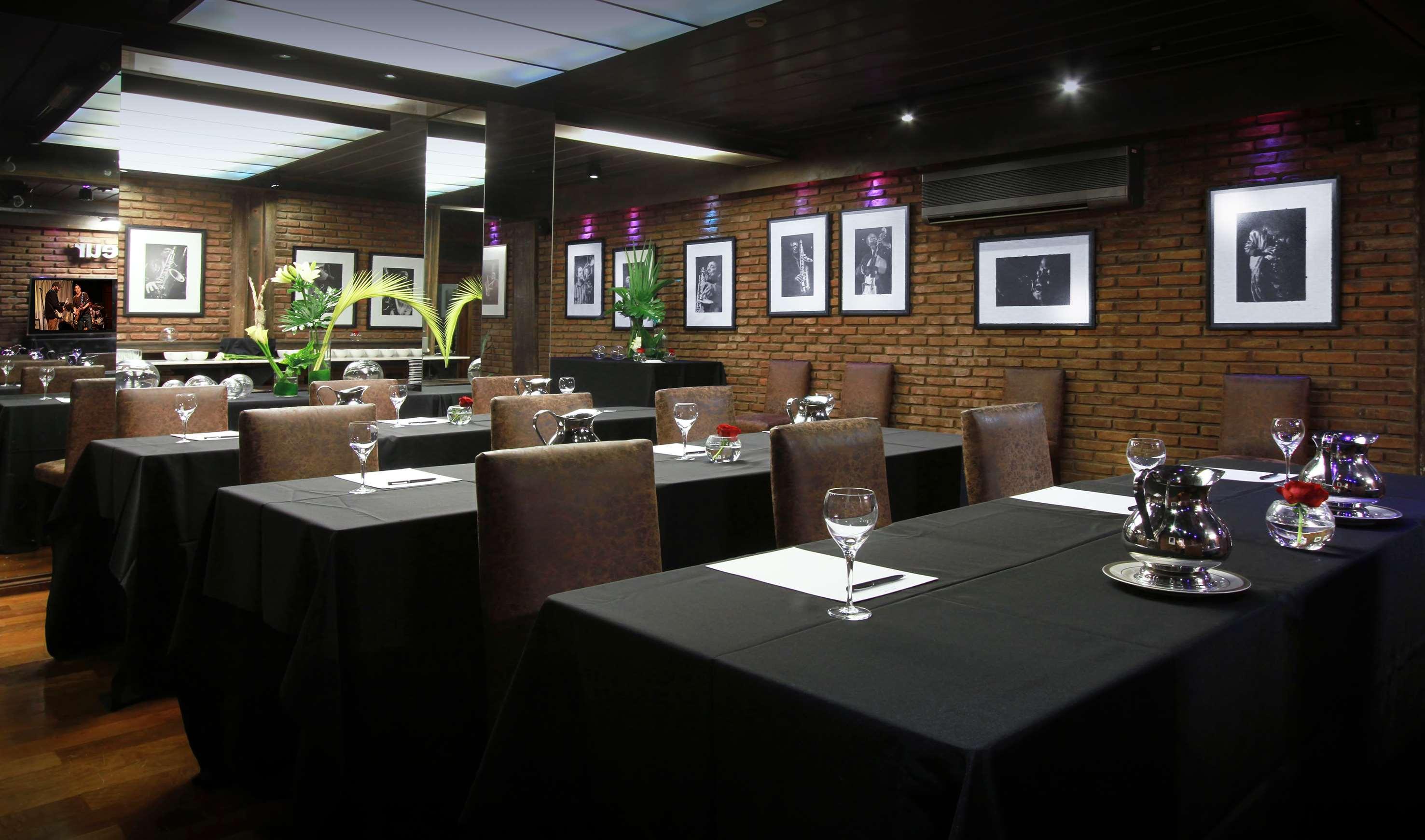 Melia Recoleta Plaza Hotel Буенос-Айрес Екстер'єр фото Interior of the restaurant